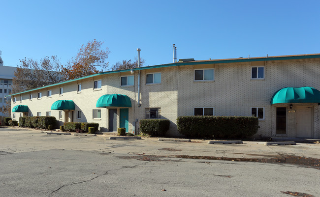 Fallbrook Apartments in Tulsa, OK - Foto de edificio - Building Photo