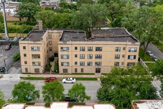 7003 S Harper Chicago, IL 60637 in Chicago, IL - Foto de edificio - Building Photo