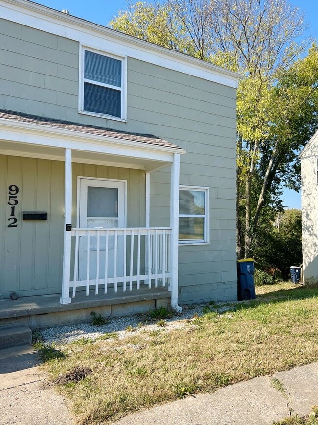 9512-9514 Charlotte St