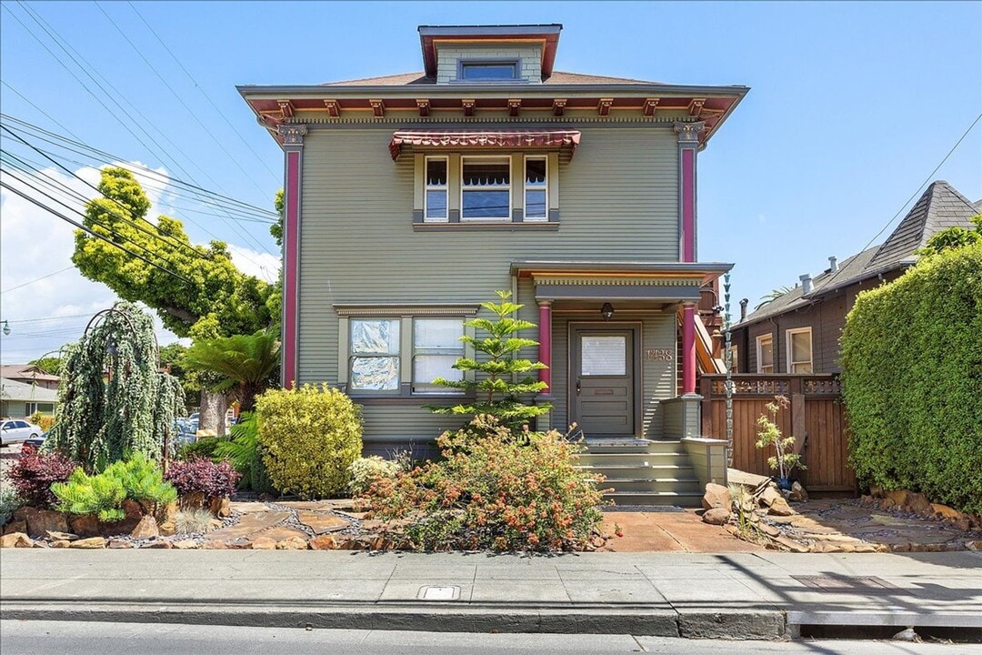 1438 Walnut St in Alameda, CA - Building Photo