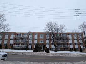 350 Regina St N in Waterloo, ON - Building Photo