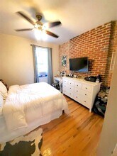 228 1st St, Unit 2B in Jersey City, NJ - Building Photo - Building Photo