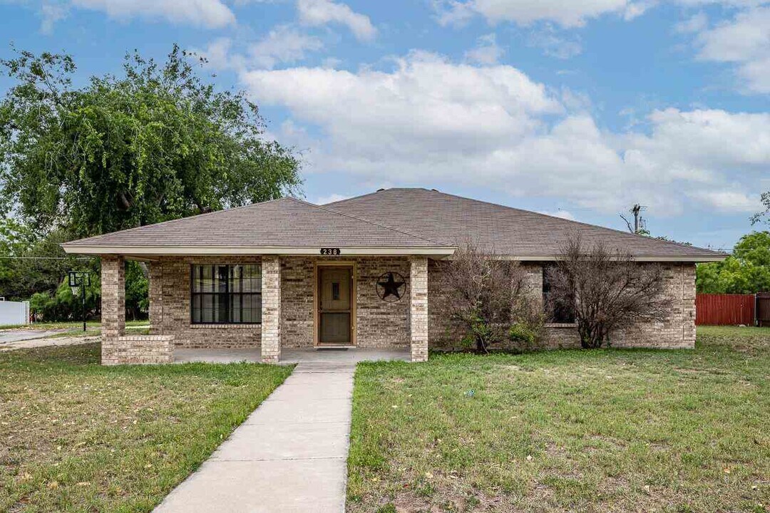 238 Tomahawk - RENTAL Trl in Del Rio, TX - Building Photo