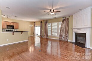 10218 Blakeney Preserve Dr in Charlotte, NC - Building Photo