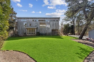 32 Tuthill Ln in West Hampton Dunes, NY - Foto de edificio - Building Photo