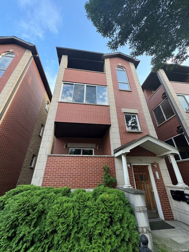property at 711 W 31st St