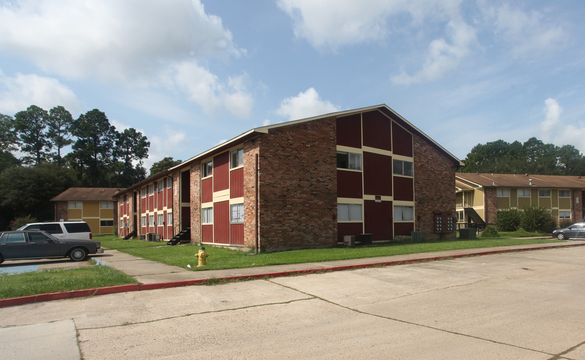 Victory Village in Lafayette, LA - Building Photo