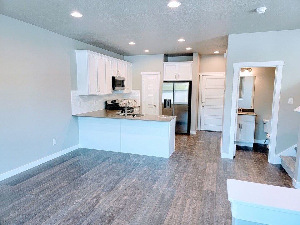 1271 N Main St in Bountiful, UT - Building Photo