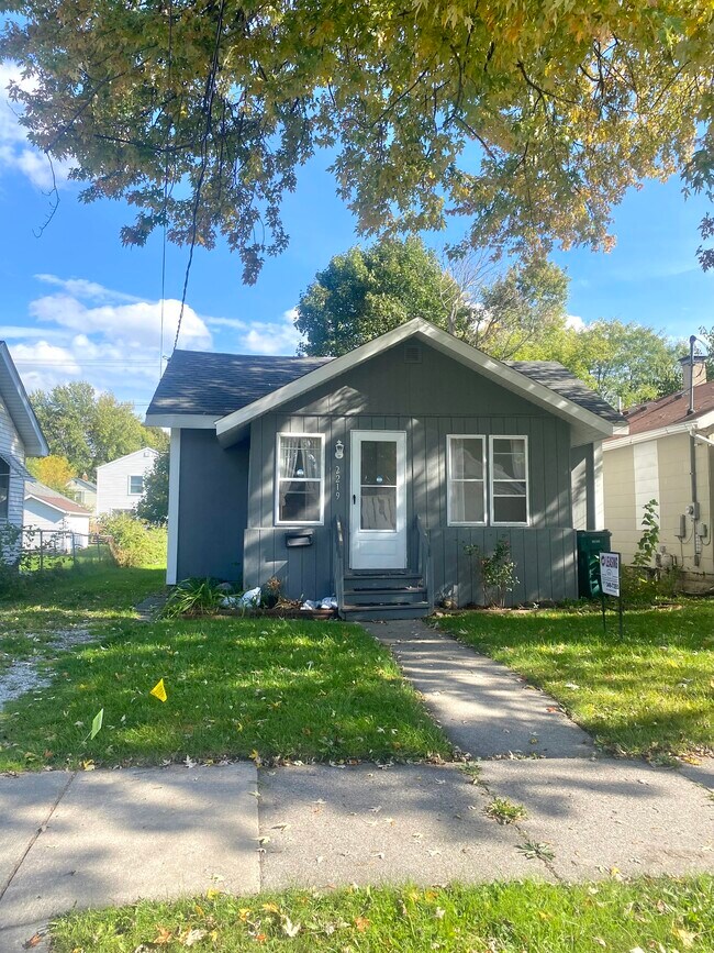 2219 Forest Ave Rentals in Lansing, MI