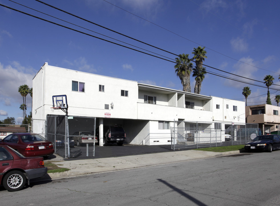 14700 Hubbard Ave in San Fernando, CA - Building Photo