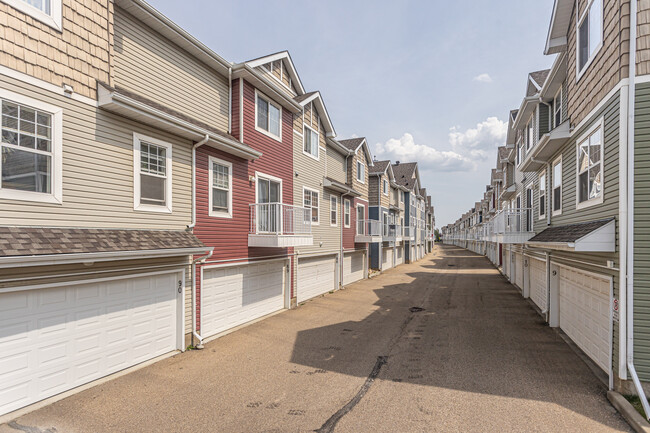 Mosaic Ridge in Edmonton, AB - Building Photo - Building Photo