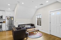 153 Foster St, Unit #3 in Boston, MA - Building Photo - Building Photo