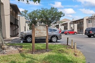 525 S Lincoln Ave in Tampa, FL - Building Photo