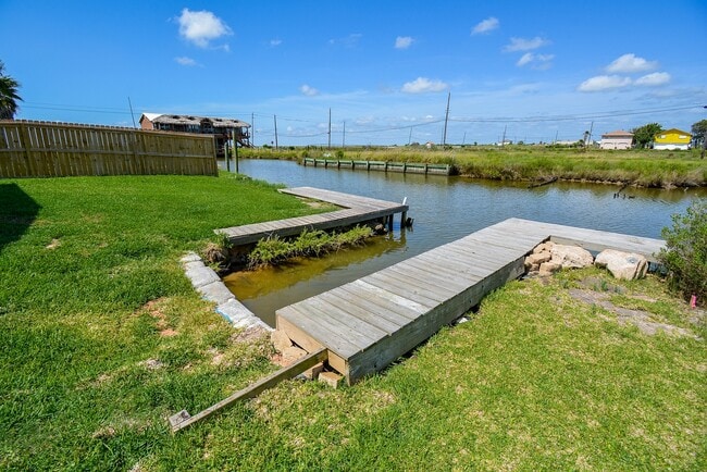 property at 7120 E Hunter Dr