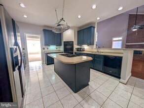 6441 Lake Meadow Dr in Burke, VA - Building Photo - Building Photo