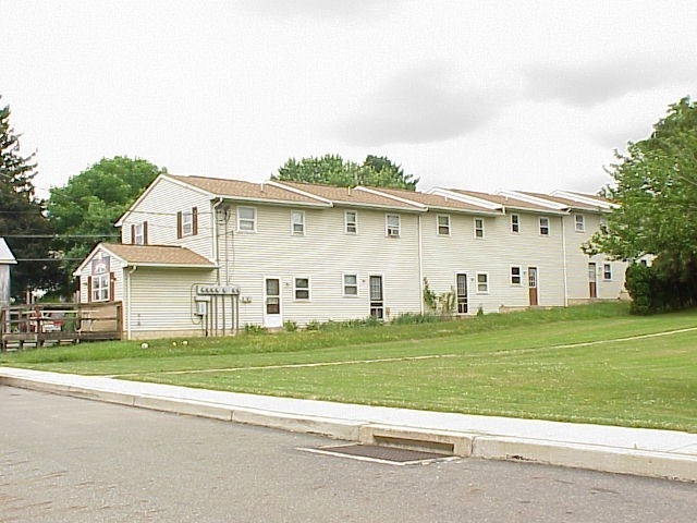 301 Cherry Aly in Halifax, PA - Building Photo