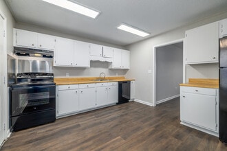 Crescent Ridge Apartments in Tifton, GA - Foto de edificio - Interior Photo