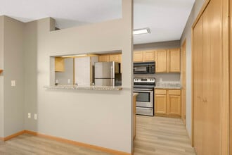 4415 Naper Bay in Eagan, MN - Building Photo - Building Photo