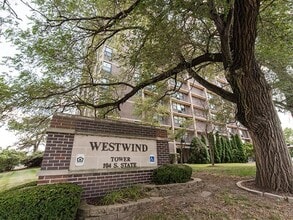 Westwind Tower in Elgin, IL - Building Photo - Building Photo