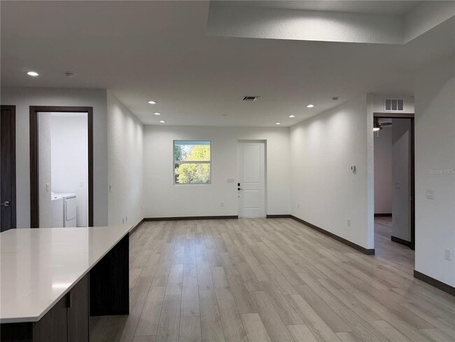 3050 Wentworth St in North Port, FL - Foto de edificio - Building Photo