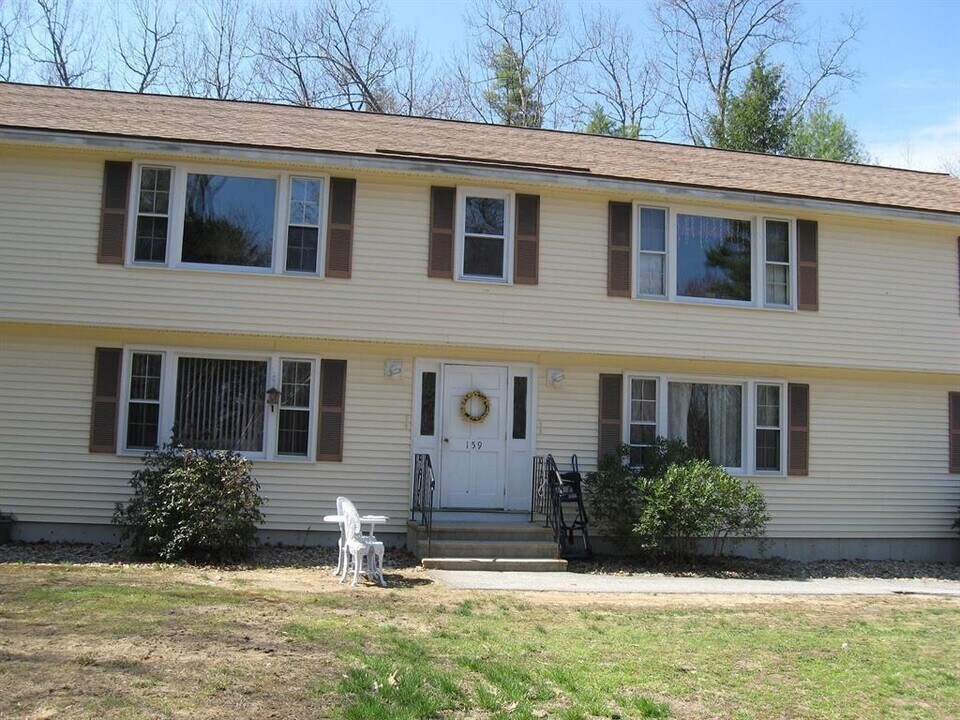 159 Hampstead Rd in Sandown, NH - Building Photo