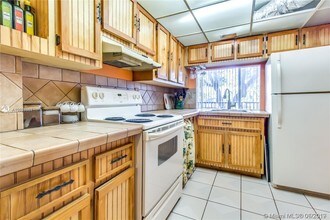 9401 SW 4th St-Unit -112 in Miami, FL - Building Photo - Building Photo