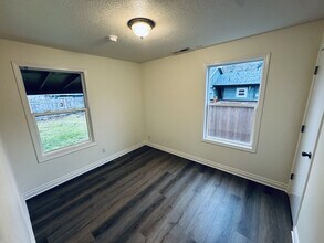 407 Jersey St in Silverton, OR - Building Photo - Building Photo