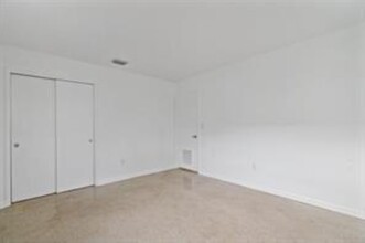 50 NE 45th Ct in Oakland Park, FL - Building Photo - Building Photo