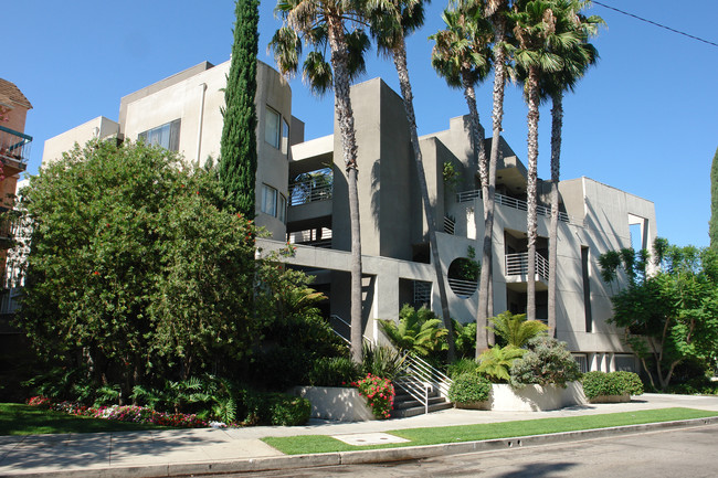 13112 Valleyheart Dr in Studio City, CA - Foto de edificio - Building Photo