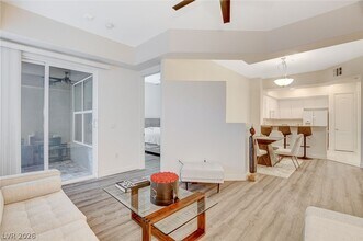 38 E Serene Ave in Las Vegas, NV - Building Photo - Building Photo