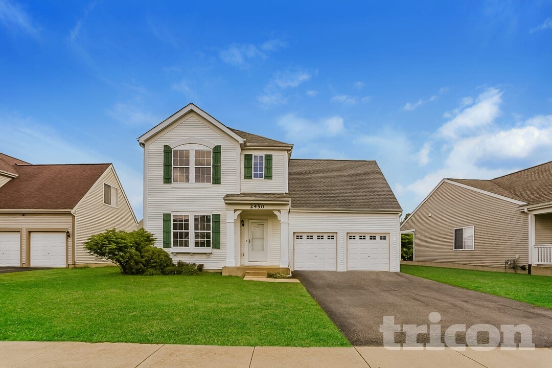 2450 Claridge Ln in Montgomery, IL - Foto de edificio