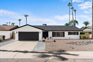 8207 E Montebello Ave in Scottsdale, AZ - Building Photo
