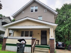 922 Baughman St in Akron, OH - Building Photo