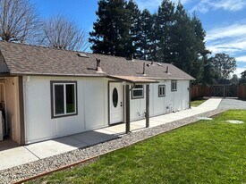 1665 Chris Ln in San Martin, CA - Building Photo