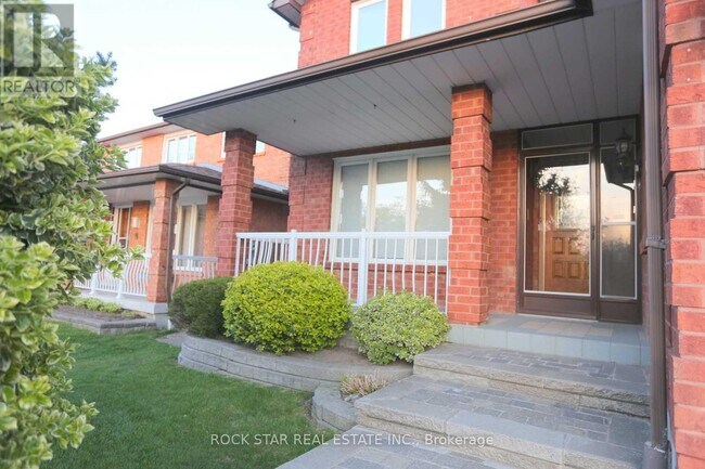 886 Wetherby Ln in Mississauga, ON - Building Photo - Building Photo