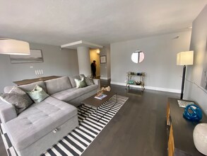 2 E 8th St-Unit -2301 in Chicago, IL - Building Photo - Building Photo