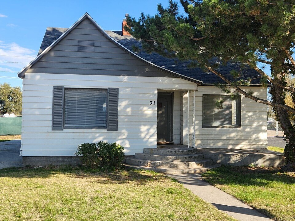 311 E Simplot Blvd in Caldwell, ID - Building Photo