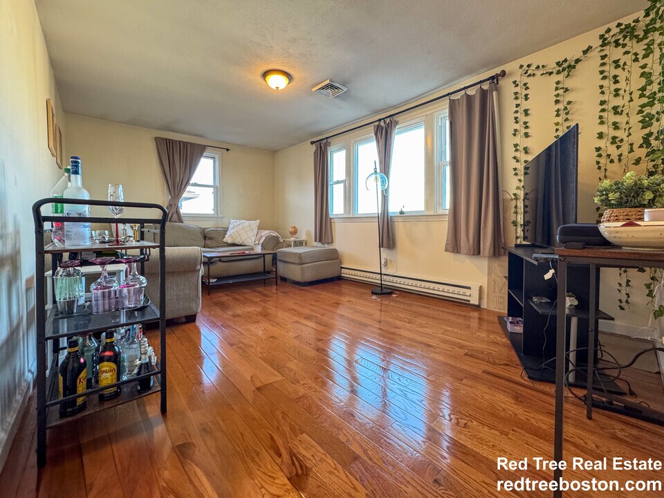 74 Dunboy St in Boston, MA - Building Photo