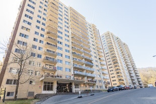 Gestion Forest Hill in Montréal, QC - Building Photo