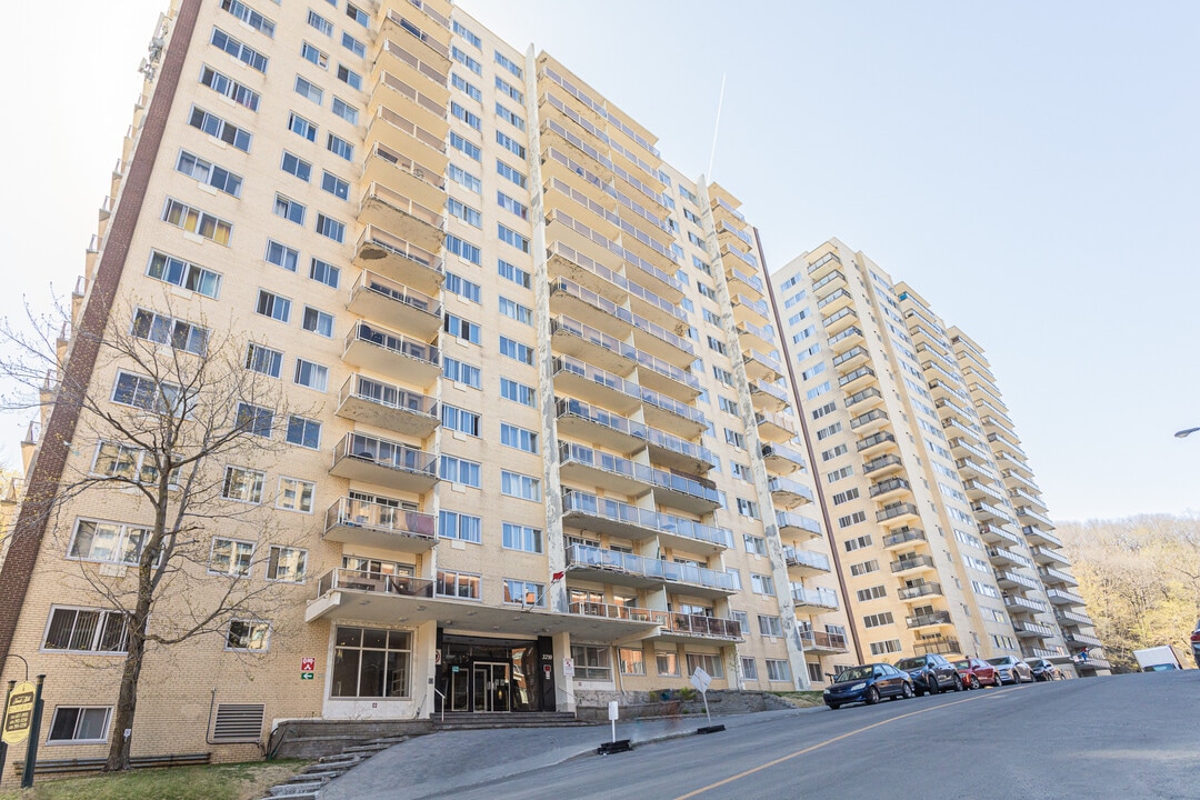 Gestion Forest Hill in Montréal, QC - Building Photo