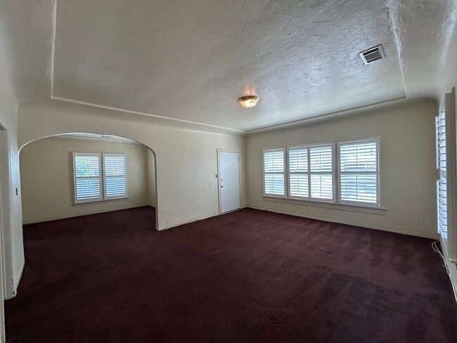 112 N Primrose Ave
