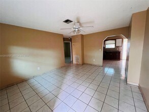 6143 SW 33rd St in Miramar, FL - Building Photo - Building Photo