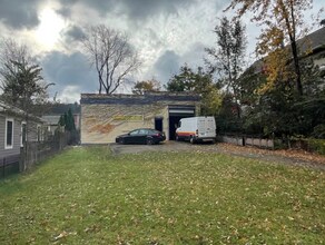 4719 Clinton Ave in Cleveland, OH - Foto de edificio - Building Photo