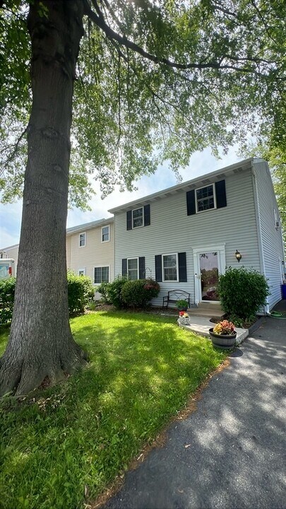 420 Coreopsis Dr in Lancaster, PA - Building Photo