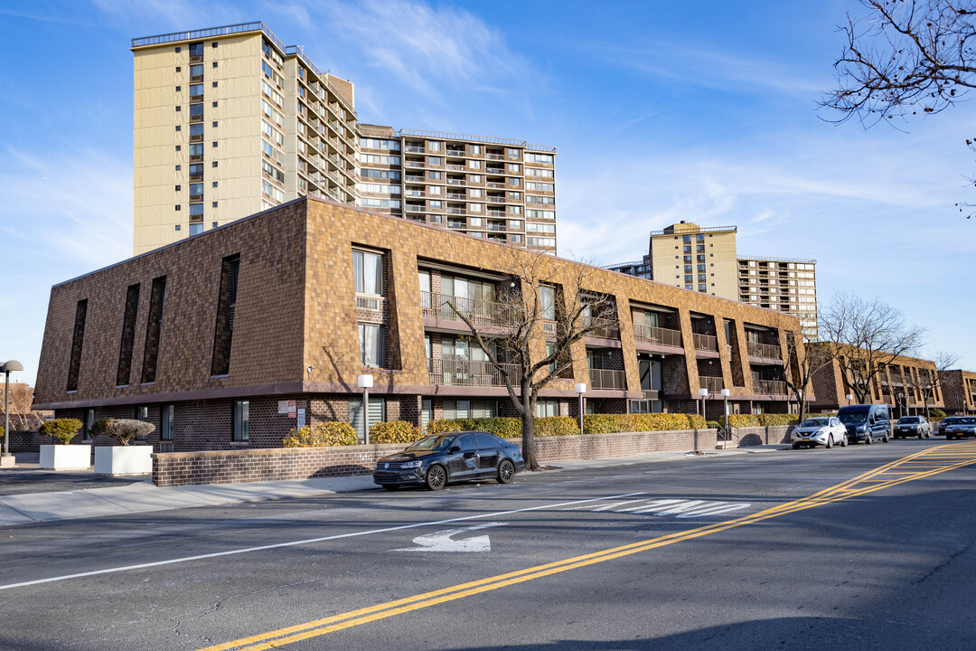 20921 26th Ave in Bayside, NY - Building Photo