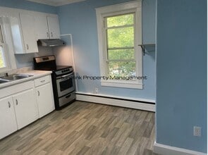 80 Wood St in Coventry, RI - Building Photo - Building Photo