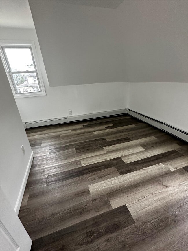 13 E Marie St in Hicksville, NY - Building Photo - Building Photo