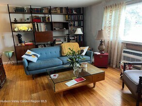 136 N Chestnut St in New Paltz, NY - Building Photo - Building Photo