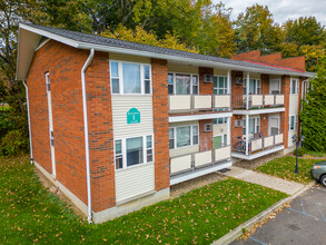 Orchard Hills in Highland, NY - Foto de edificio - Building Photo