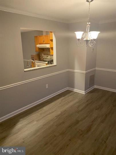 property at 5925 Heatherwood Ct
